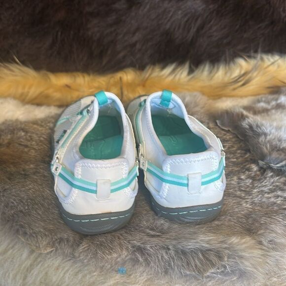 J-41 white & aqua Sneakers with Breathable Mesh 6.5 ( BK2) - Picture 4 of 7